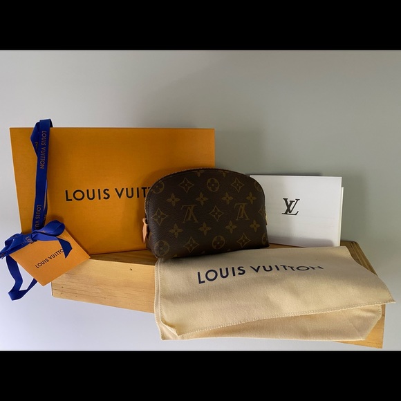 Louis Vuitton - Picture 1 of 5